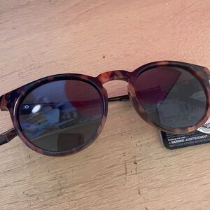 Stylish Tortoiseshell Sunglasses